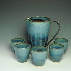 leomonade jug and beakers