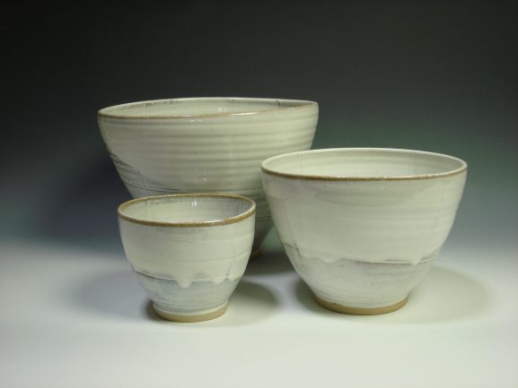 White ceramic nestling bowl set