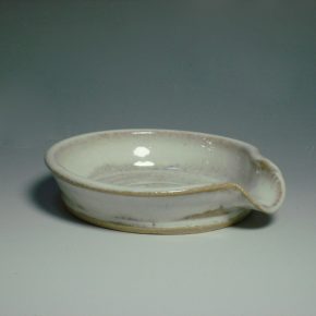 white ceramic spoon rest